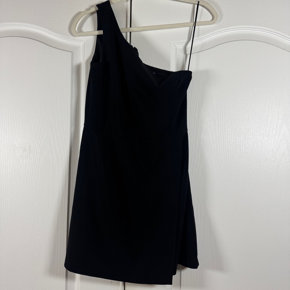 French Connection Black Whisper One Shoulder Envelope Dress Size 4 - Picture 2 of 7